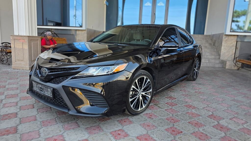 Toyota Camry: 2018 г., 2.5 л, Автомат, Бензин, Седан: фото 2