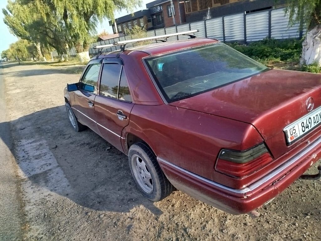 Mercedes-Benz W124: 1996 г., Седан: фото 2