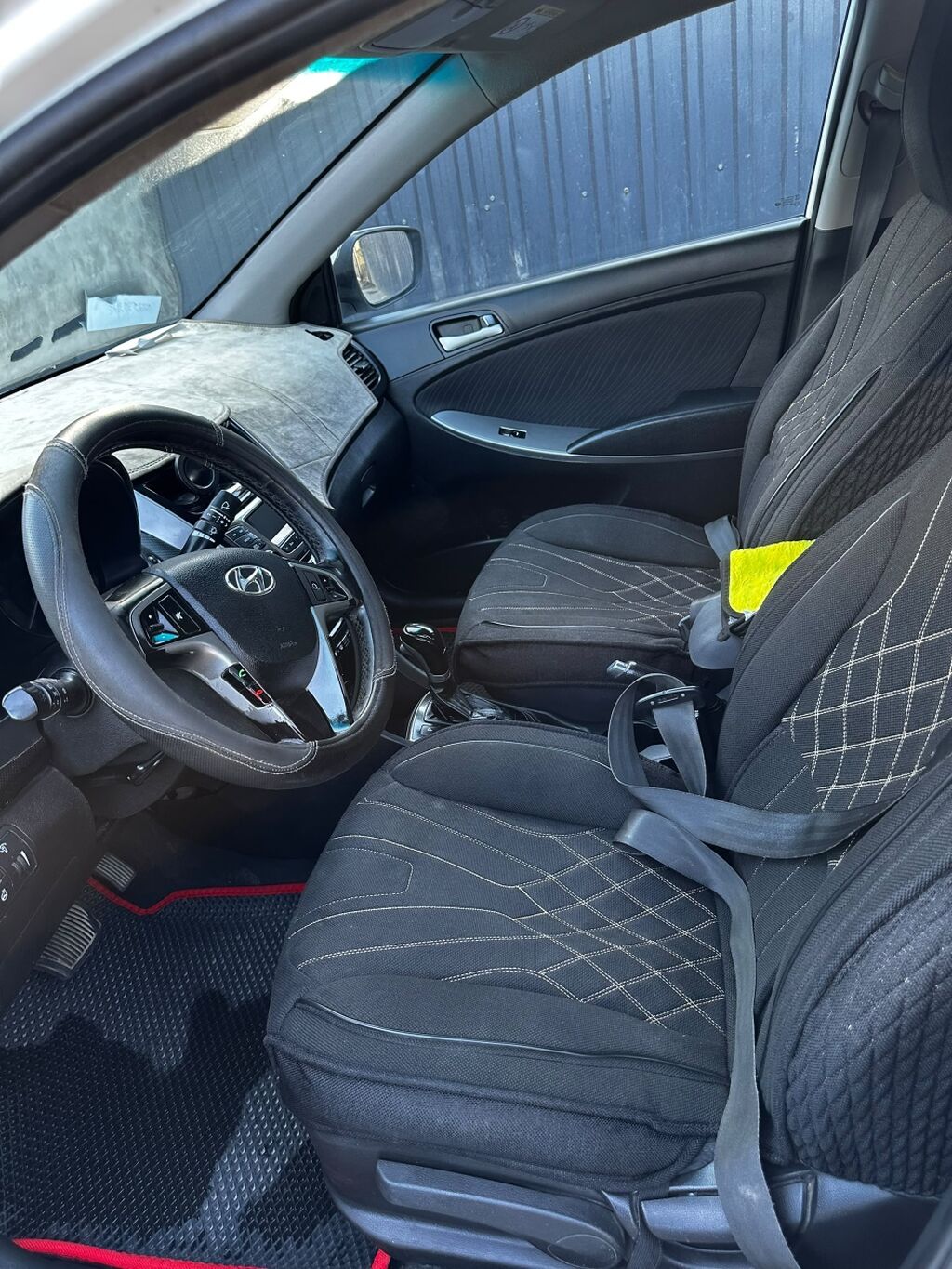 Hyundai Solaris — интерьер и оснащение год 2016 обём 1,6 - Рулевое: фото 4
