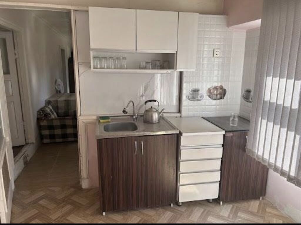 Lənkəran şəhərində, Kiçik Bazar məscidi yaxınlığında qız tələbələr