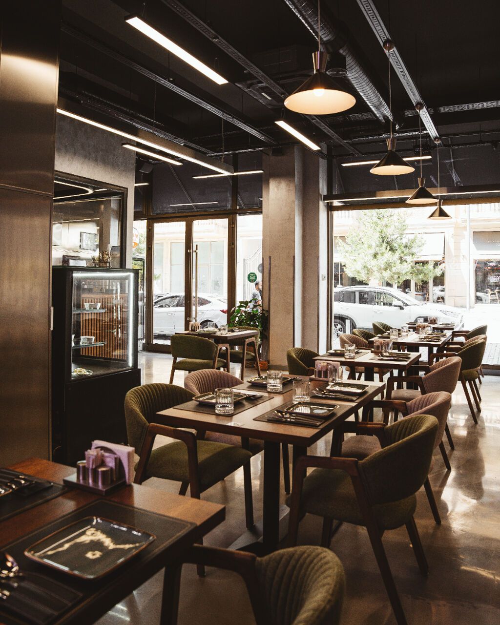 Restoran hazır vəziyyətdədir və fəaliyyət üçün bütün əsas imkanlara