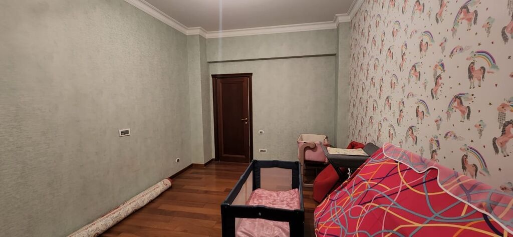 5 otaqlı, Yeni tikili, m. 28 may, 234 kv. m