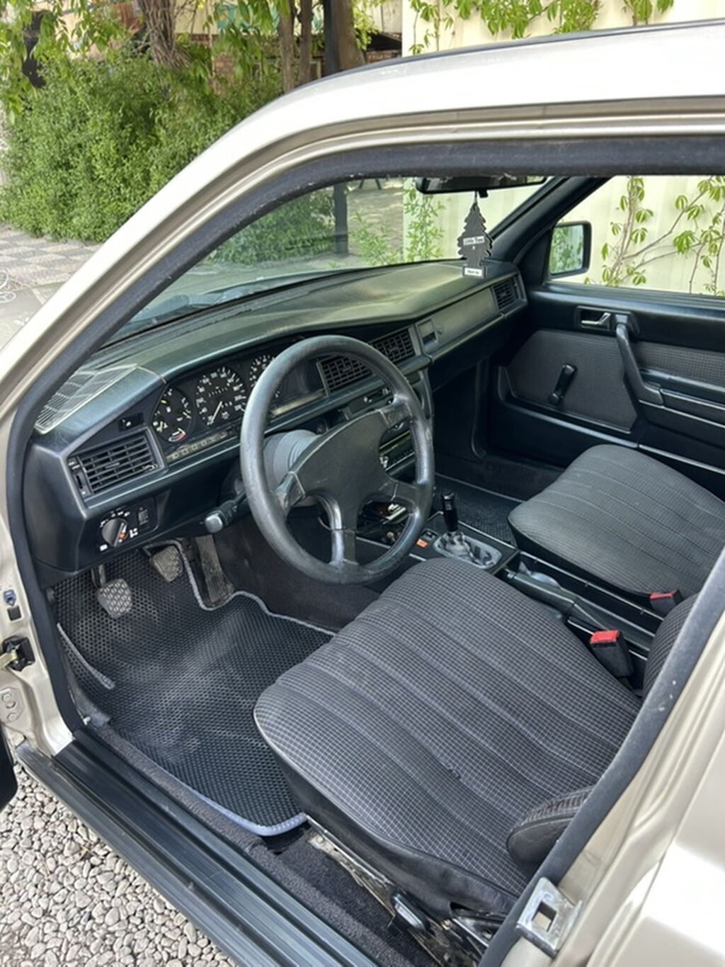 Mercedes-Benz 190: 1987 г., 2 л, Механика, Бензин, Седан: фото 6