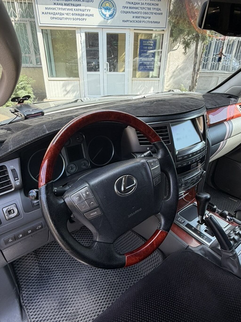 Lexus LX: 2009 г., 5.7 л, Автомат, Бензин, Внедорожник: фото 8