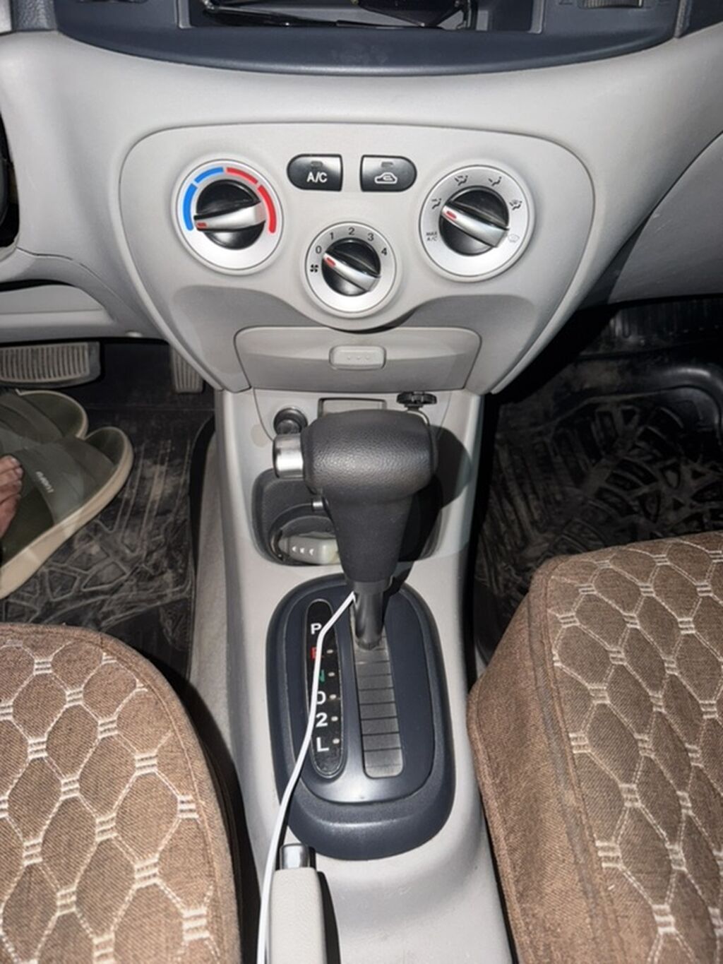 Hyundai Verna: 2006 г., Автомат, Седан: фото 6