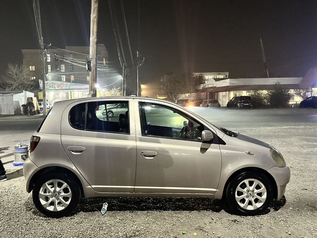 Toyota Vitz: 2001 г., 1 л, Автомат, Бензин, Хэтчбэк: фото 3