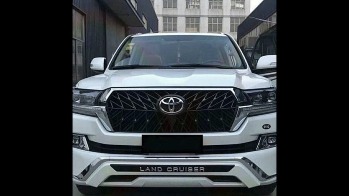 Аксессуары для авто: Решётка радиатора Superior. LandCruiser 200 16-18 год на lalafo.kg Решётка радиатора Superior. LandCruiser 200 16-18 год в Бишкек