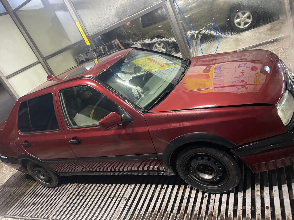 Volkswagen Vento: 1994 г., 1.8 л, Механика, Бензин, Седан: фото 2