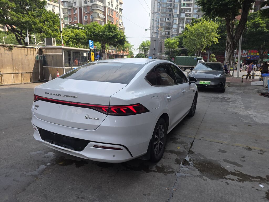 BYD Qin: 2022 г., 1.5 л, Автомат, Гибрид, Седан: фото 6
