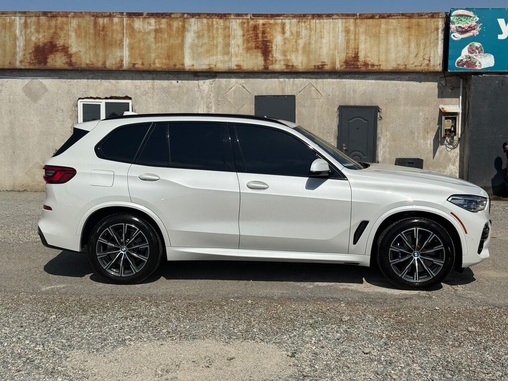 BMW X5: 2020 г., 4 л, Автомат, Бензин, Кроссовер: фото 3