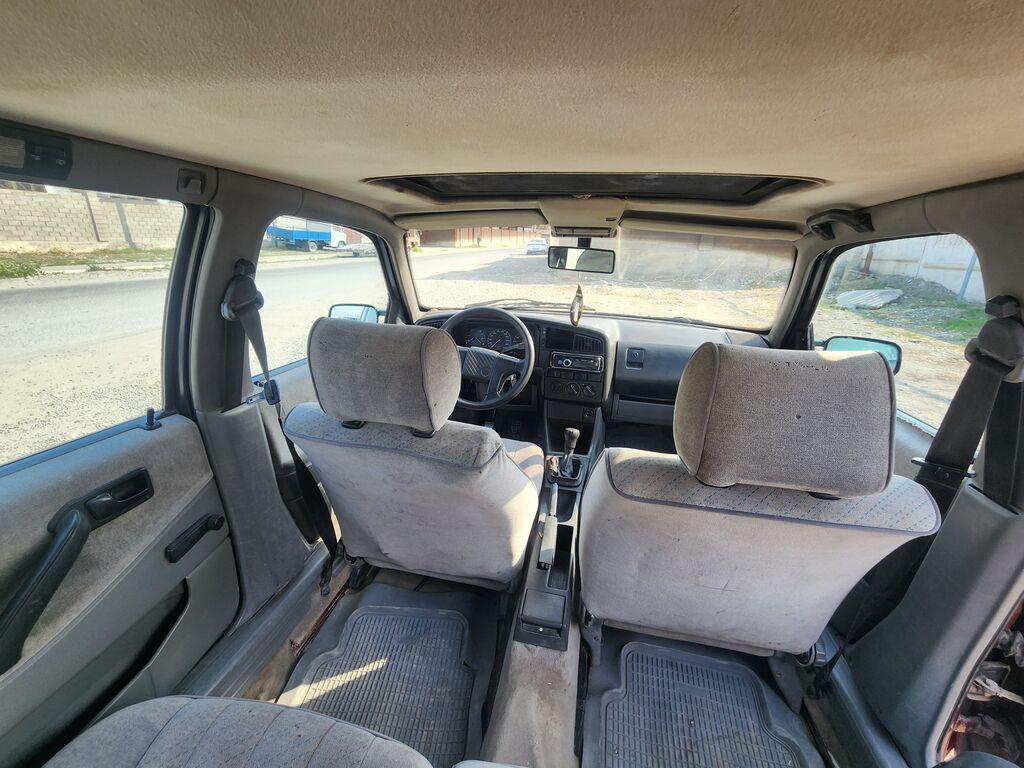 Volkswagen Passat Variant: 1991 г., 1.8 л, Механика, Универсал: фото 6
