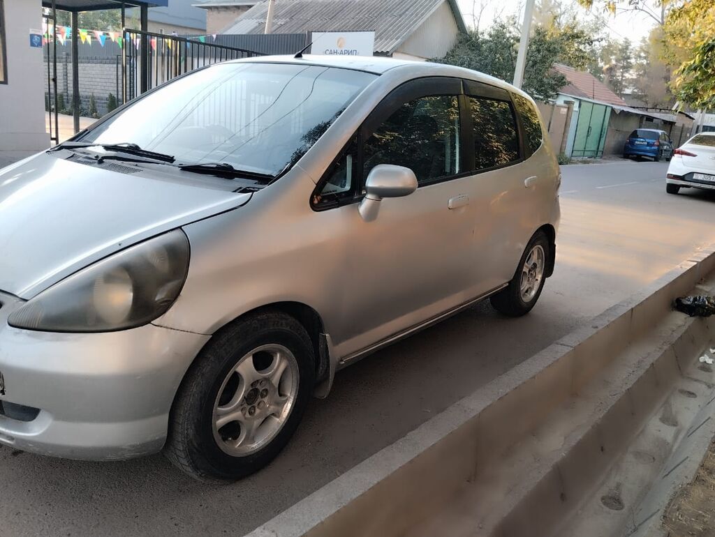 Honda Fit: 2002 г., 1.3 л, Вариатор, Бензин, Хэтчбэк: фото 6