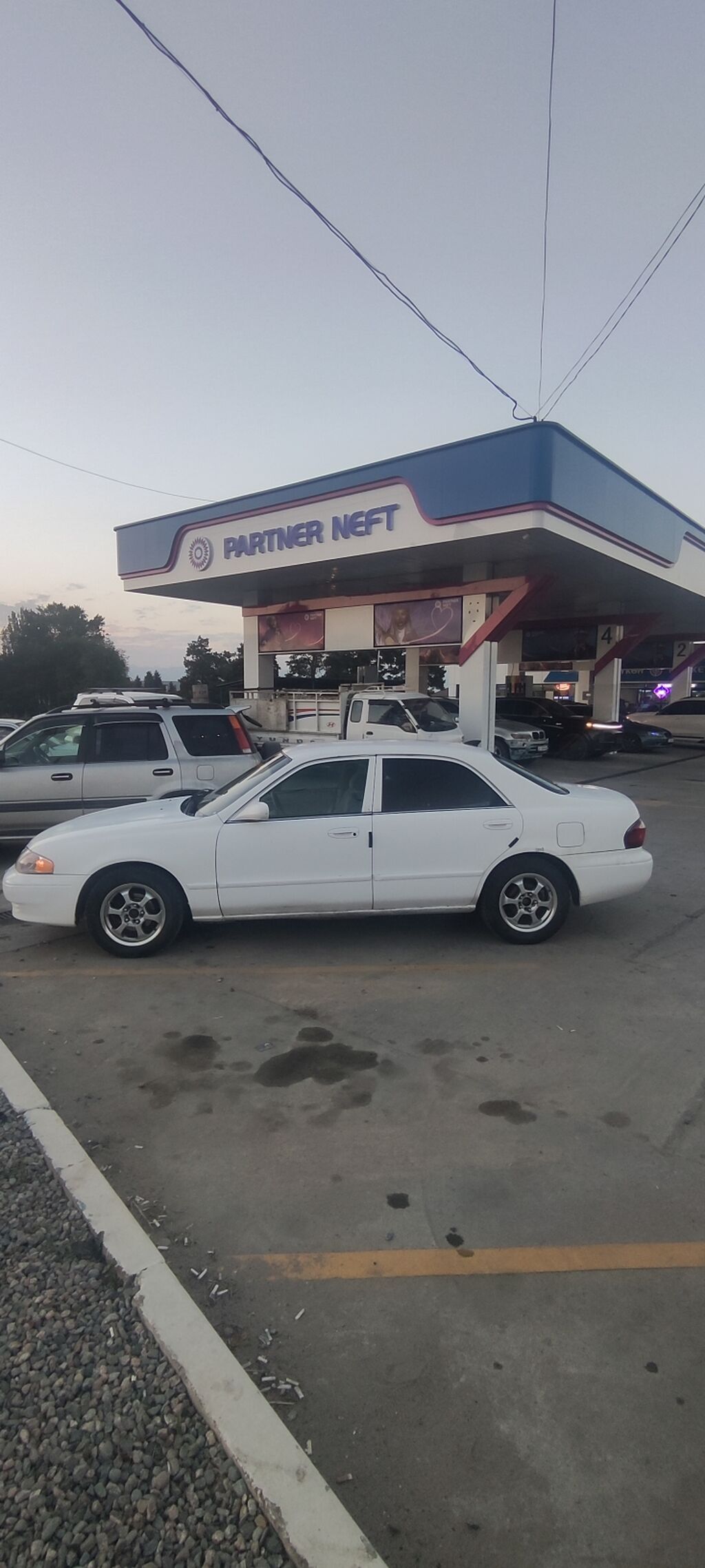 Mazda 626: 2001 г., 1.8 л, Механика, Бензин, Седан: фото 2