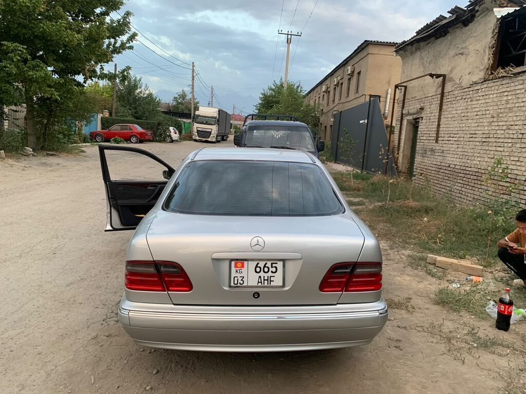 Mercedes-Benz E-Class: 2001 г., 2 л, Механика, Бензин, Седан: фото 5