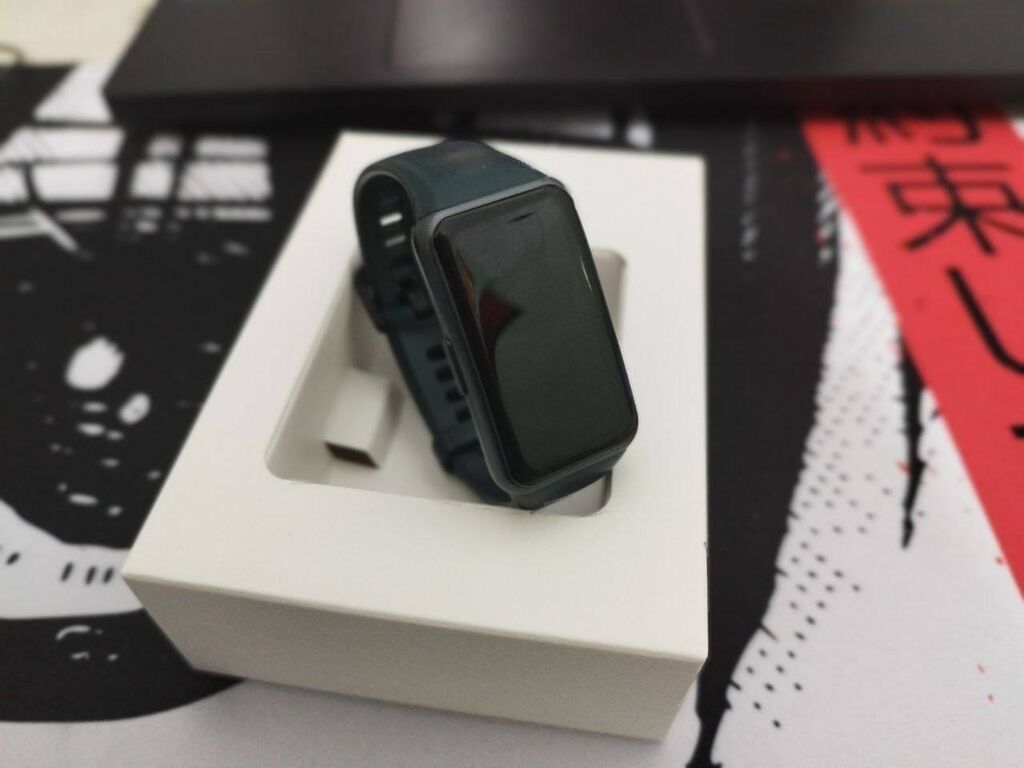 Продается оригинальные Фитнес браслеты HUAWEI Band: 3000 KGS ...