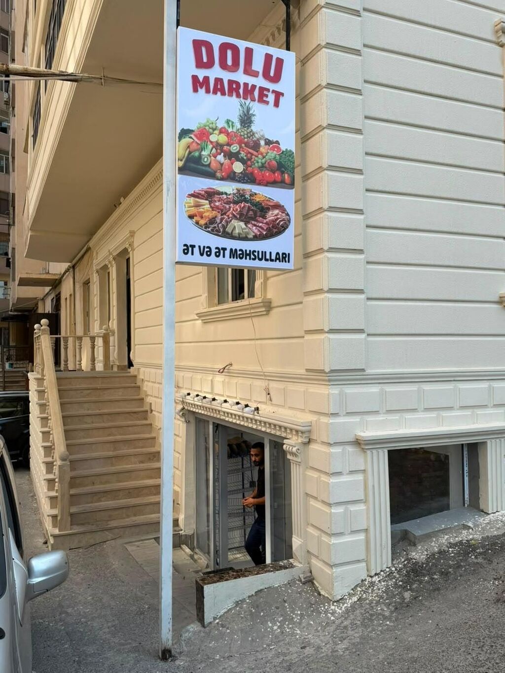 Yasamal rayonunda, 20 Yanvar metrosunun yaxınlığında, sıx yaşayış