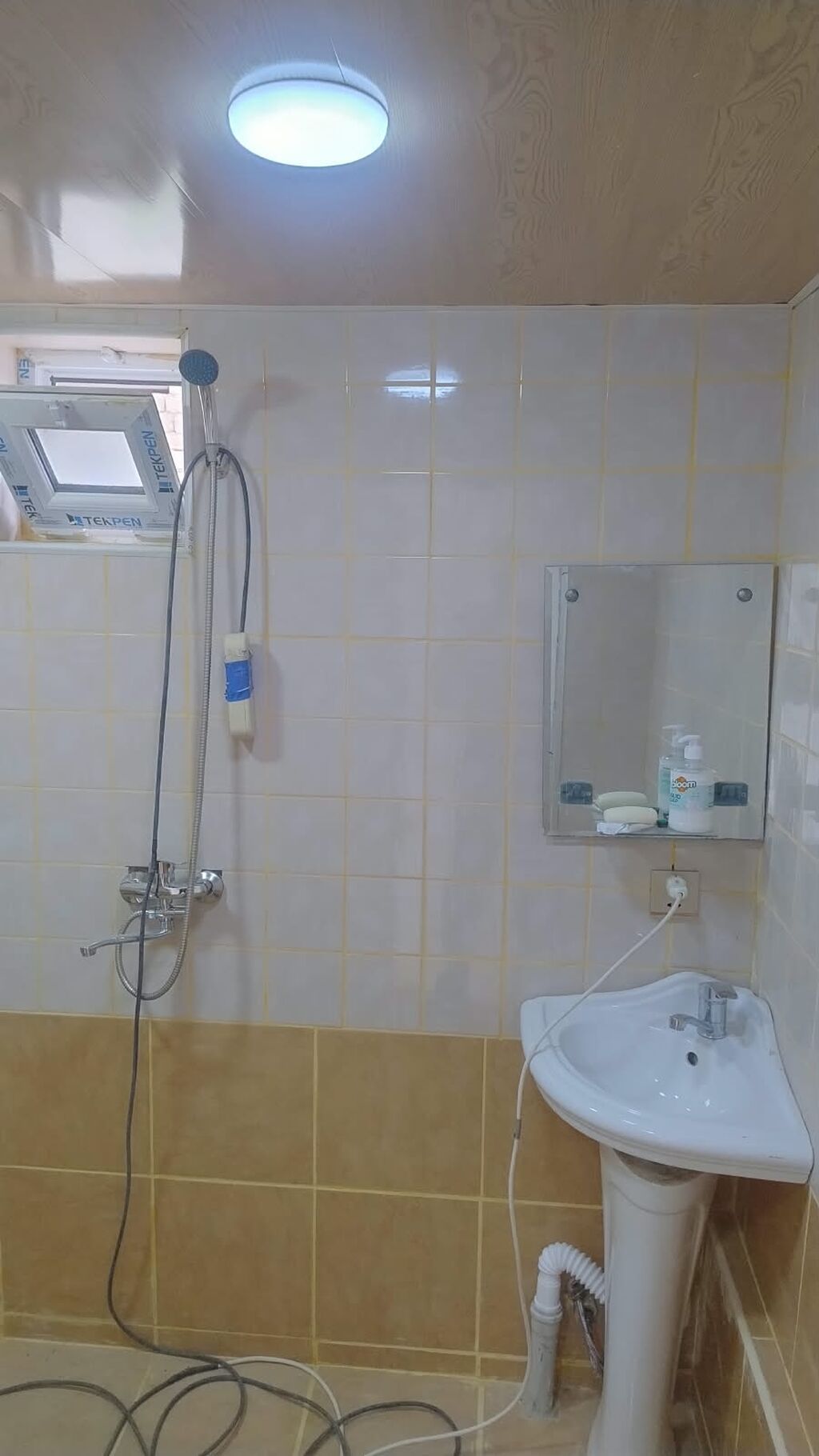 Bir otaqlı kiçik həyət evi - Plan: 1 geniş otaq, dəhliz, mətbəx üçün