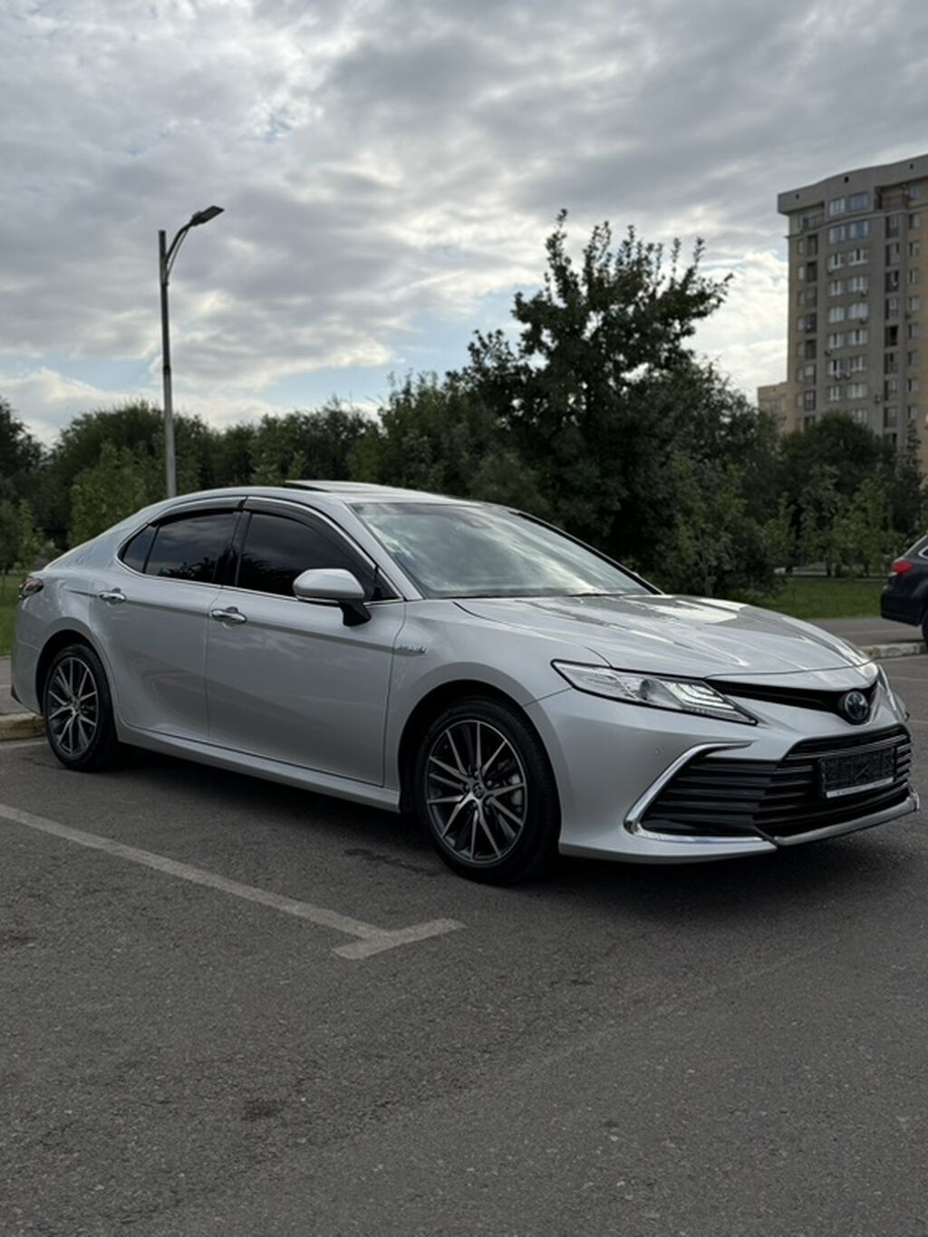 Toyota Camry: 2023 г., 2.5 л, Вариатор, Гибрид, Седан: фото 3