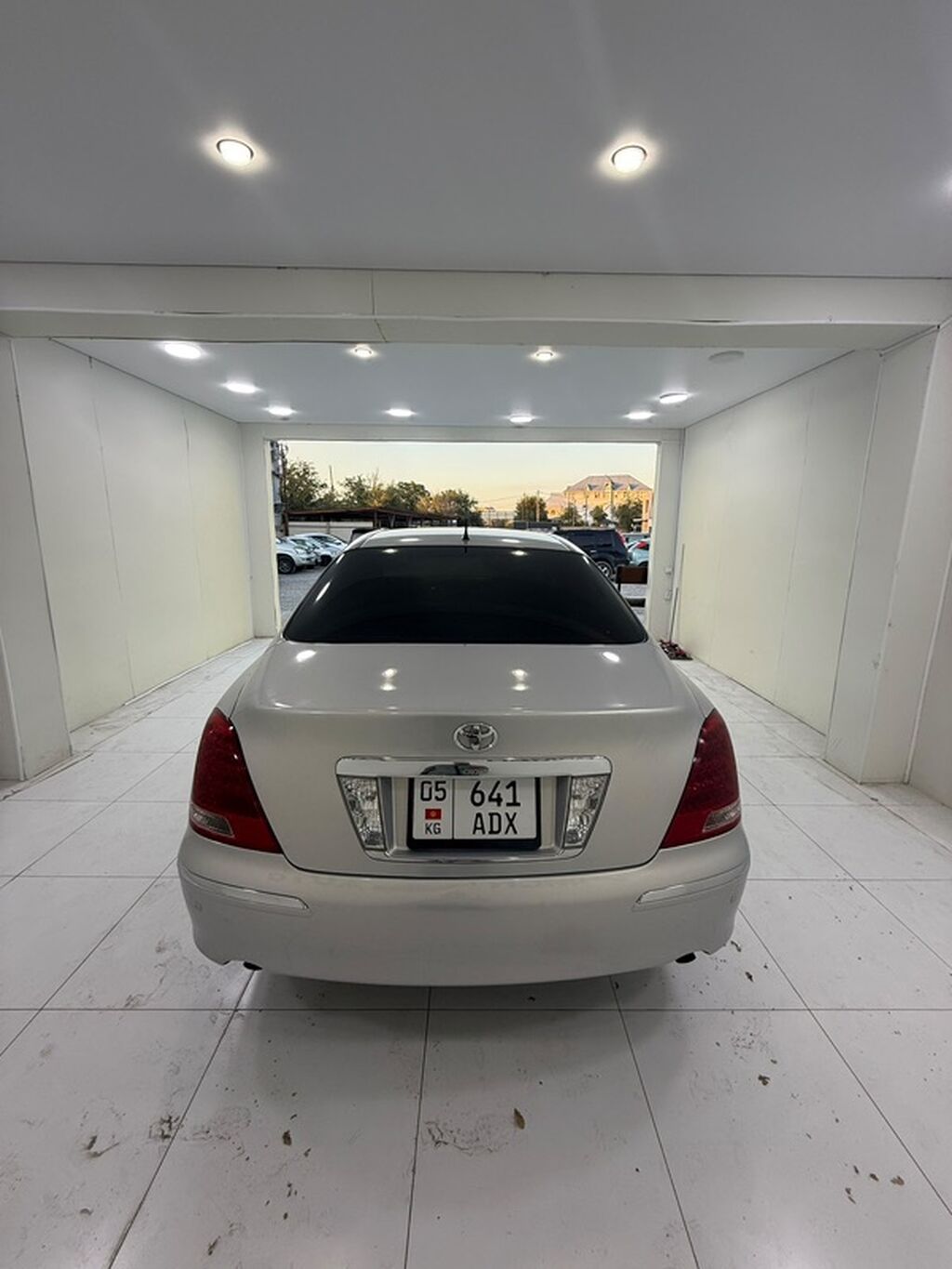 Toyota Crown Majesta: 2004 г., 4.3 л, Автомат, Бензин, Седан: фото 4