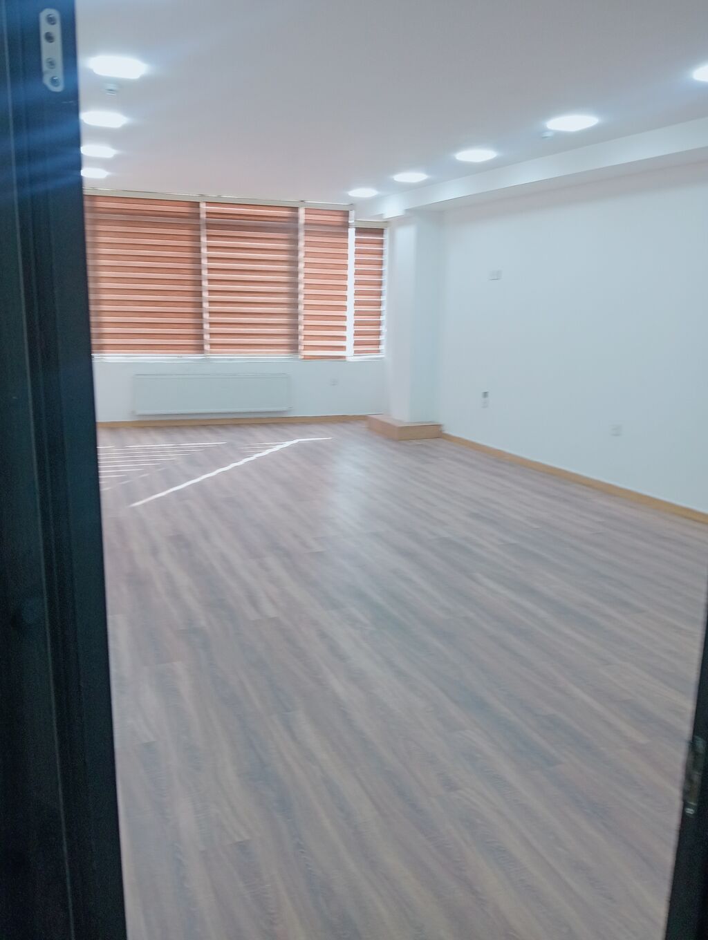 İcarəyə verilən ofis sahəsi. Babek pr 31, ağ şəhər ctiy park ilə