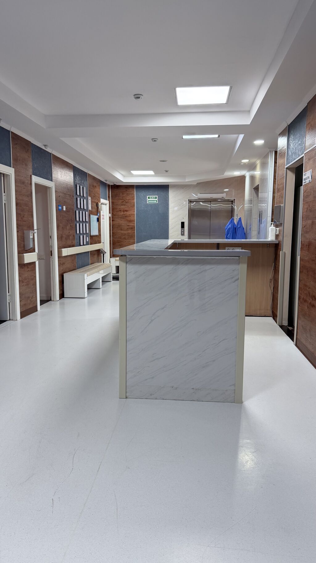 Продается коммерческое помещение ( кабинет) в мед. центре напротив