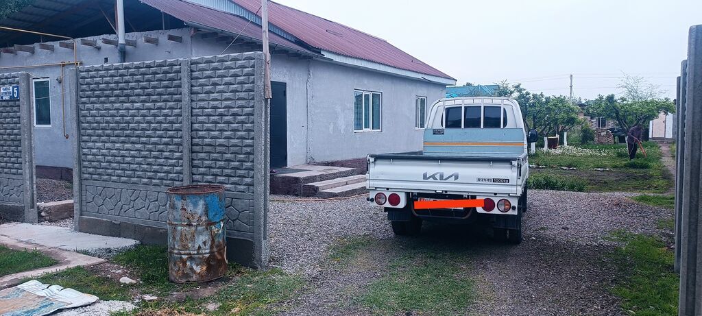 Продаётся земельный участок с домом и 120000$.сена Характеристики: -