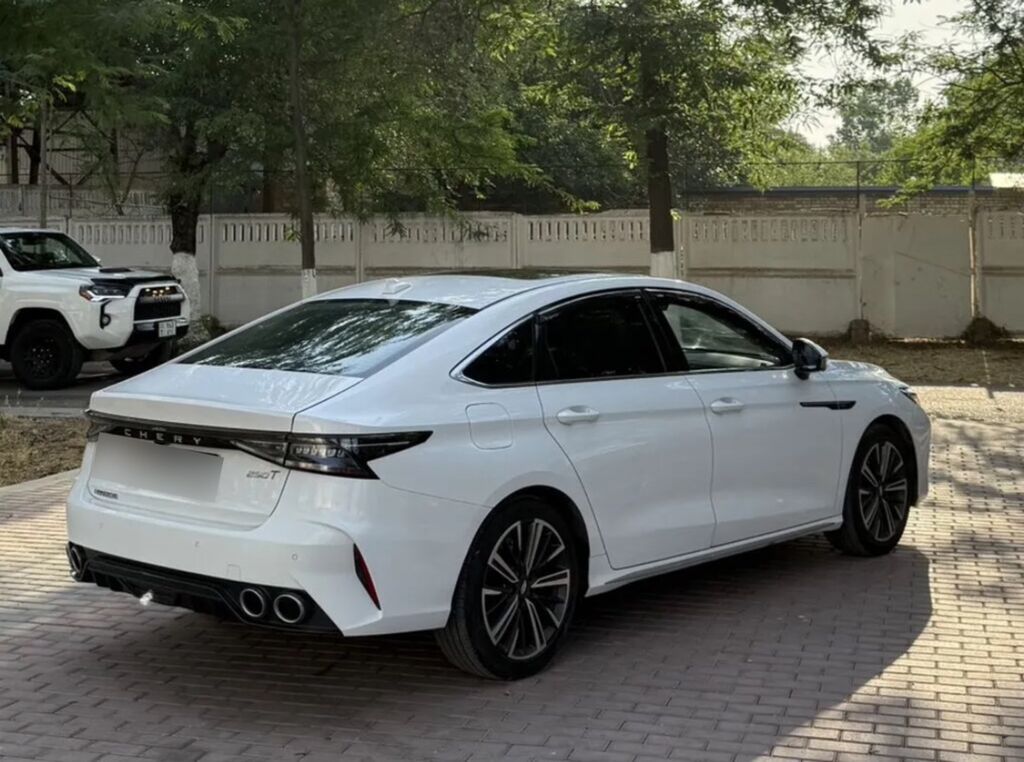 Chery : 2023 г., 1.6 л, Робот, Бензин, Лифтбек: фото 2