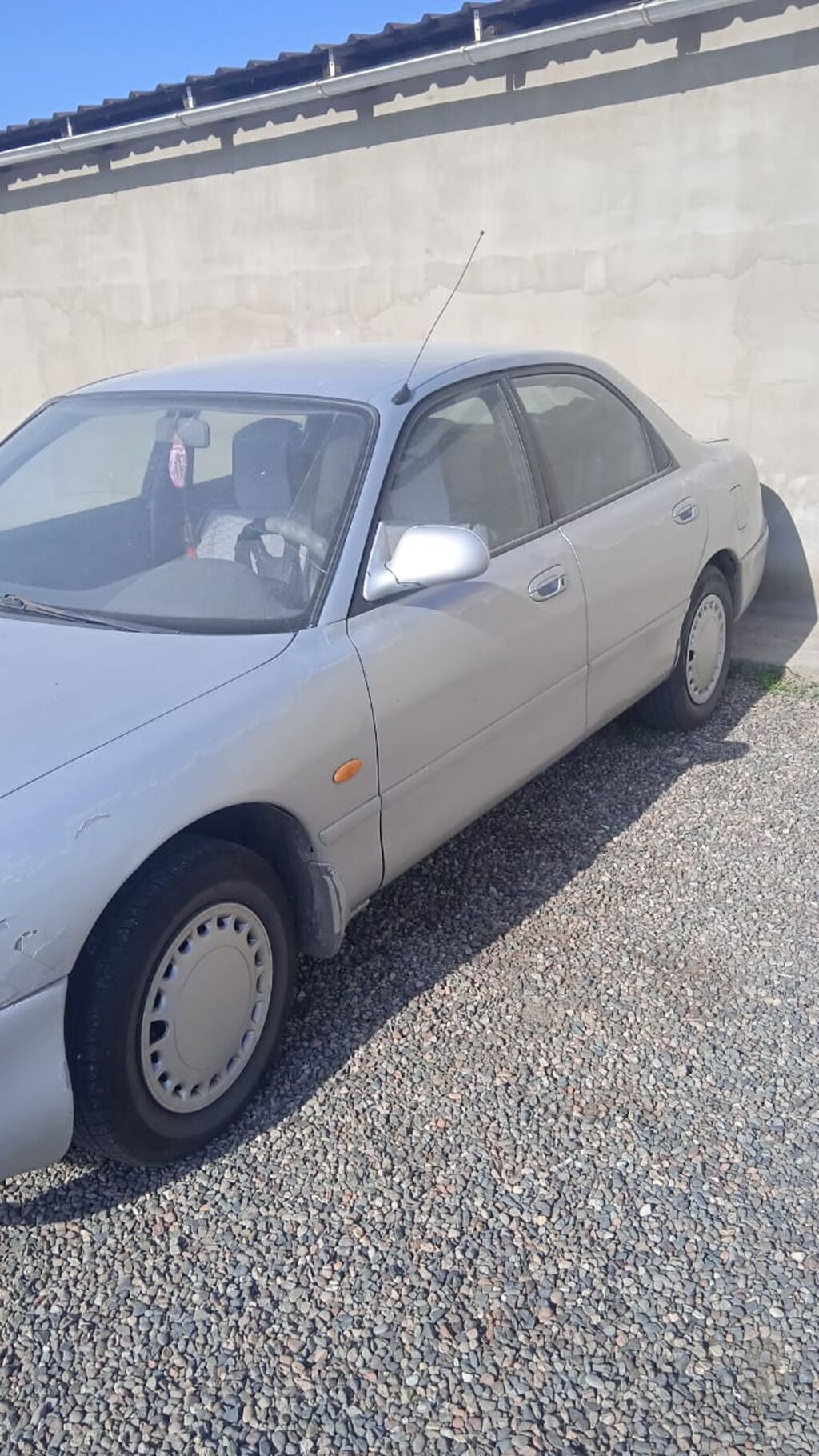 Mazda 626: 1992 г., Седан: фото 3