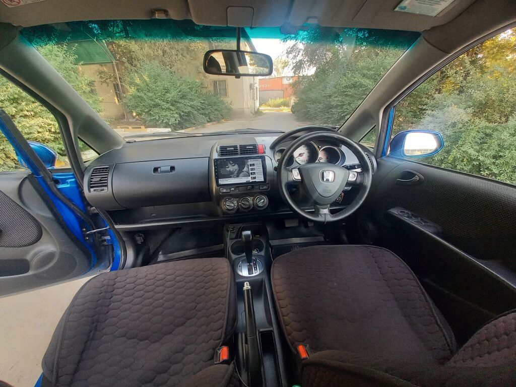 Honda Fit: 2004 г., 1.5 л, Автомат, Бензин, Хэтчбэк: фото 5
