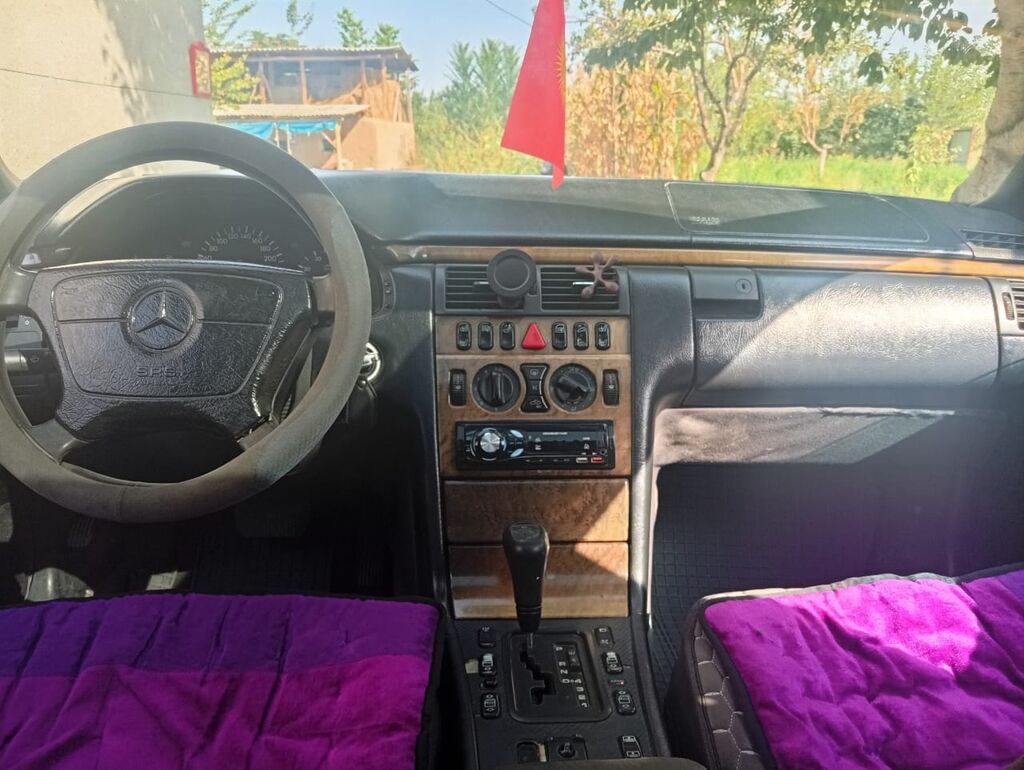 Mercedes-Benz E-Class: 1998 г., 3.2 л, Автомат, Бензин, Седан: фото 3