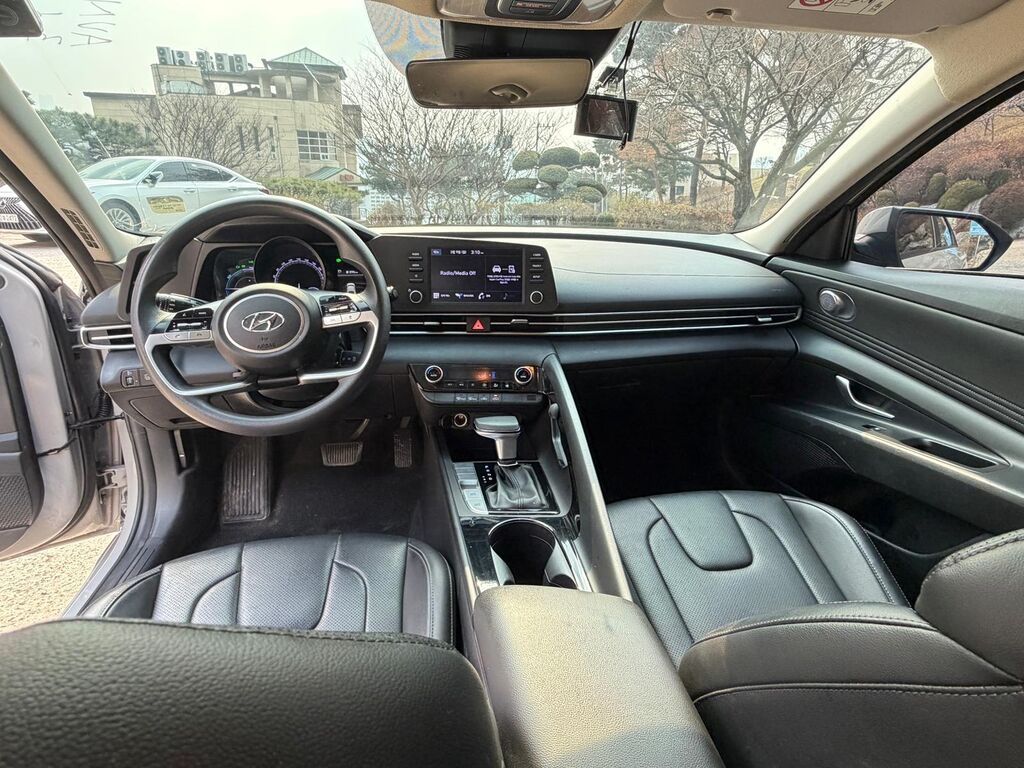 Hyundai Avante: 2022 г., 1.6 л, Вариатор, Гибрид, Седан: фото 6