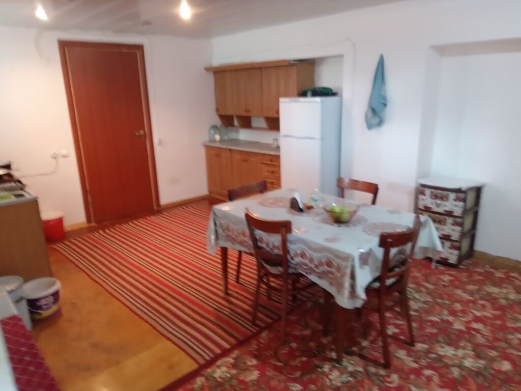 6 otaqlı, 161 kv. m, Orta təmir