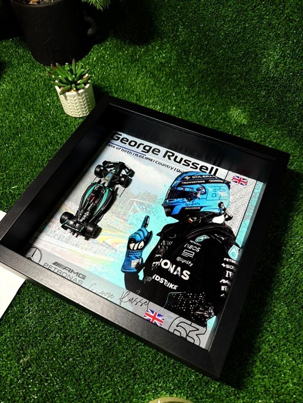 Figurice i makete: Kolekcionarski predmet posvećen vozaču Formule 1 Georgeu Russellu