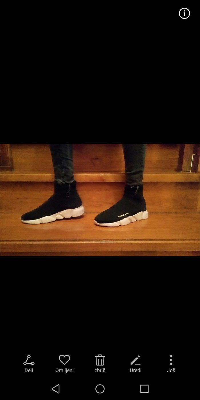 Ženska patike i atletske cipele: Balenciaga
36/46
Slika uzivo na lalafo.rs Balenciaga
36/46
Slika uzivo - Pancevo