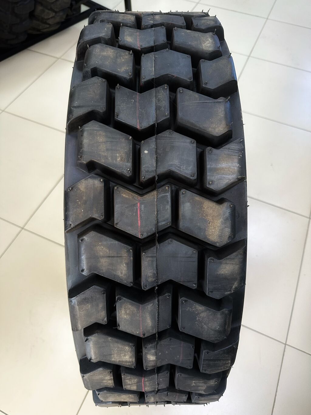 Шина Armour 12.5/80-18 14PR TL TI200 Переднее колесо: фото 2