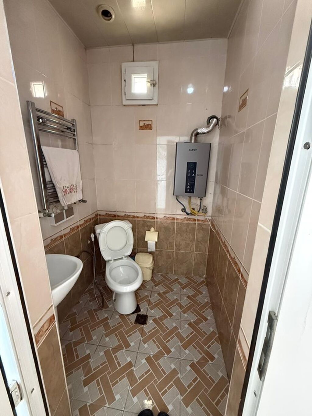 Mebel və texnika ilə tam təchiz olunmuş mənzil/interyer. - Geniş və