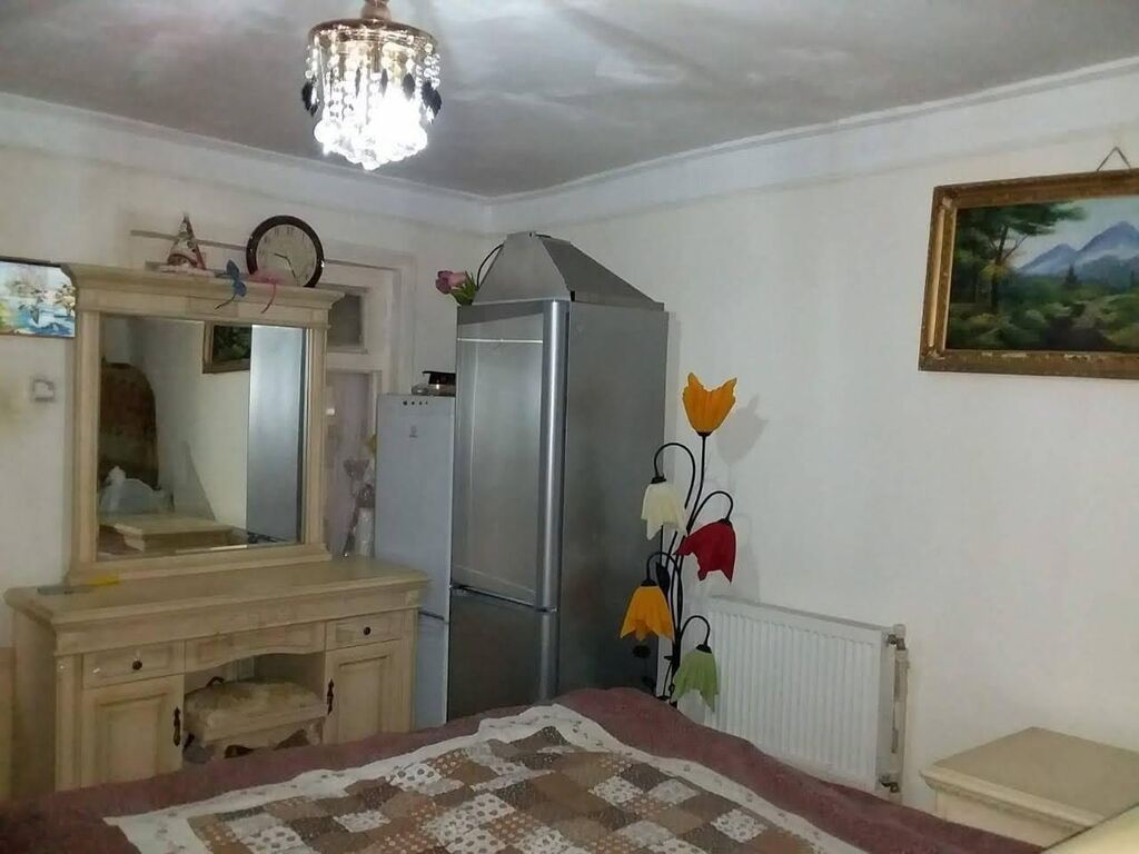 7 otaqlı, 200 kv. m, Orta təmir