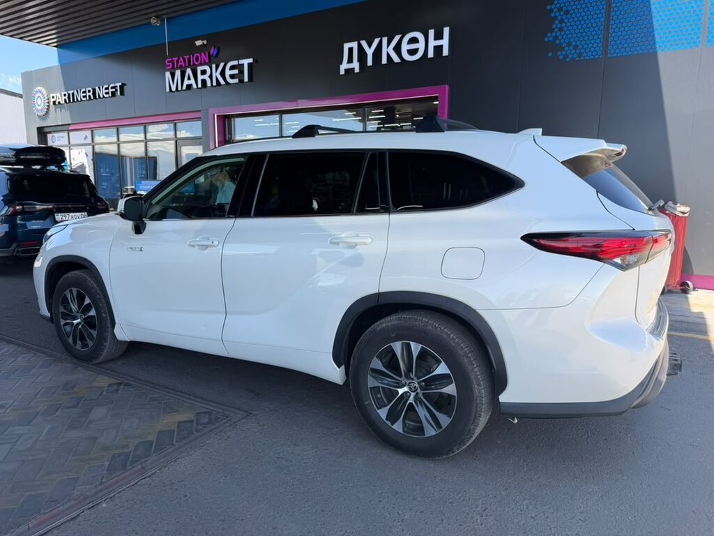Toyota Highlander: 2020 г., 2.5 л, Автомат, Гибрид, Кроссовер: фото 3