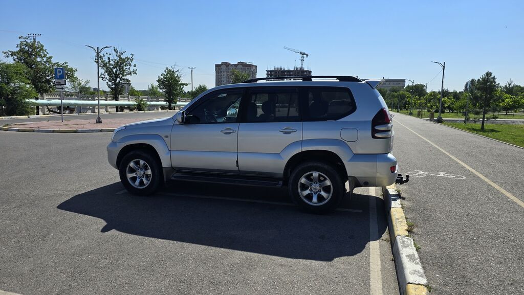 Toyota Land Cruiser Prado: 2005 г., 4 л, Автомат, Газ, Внедорожник: фото 7