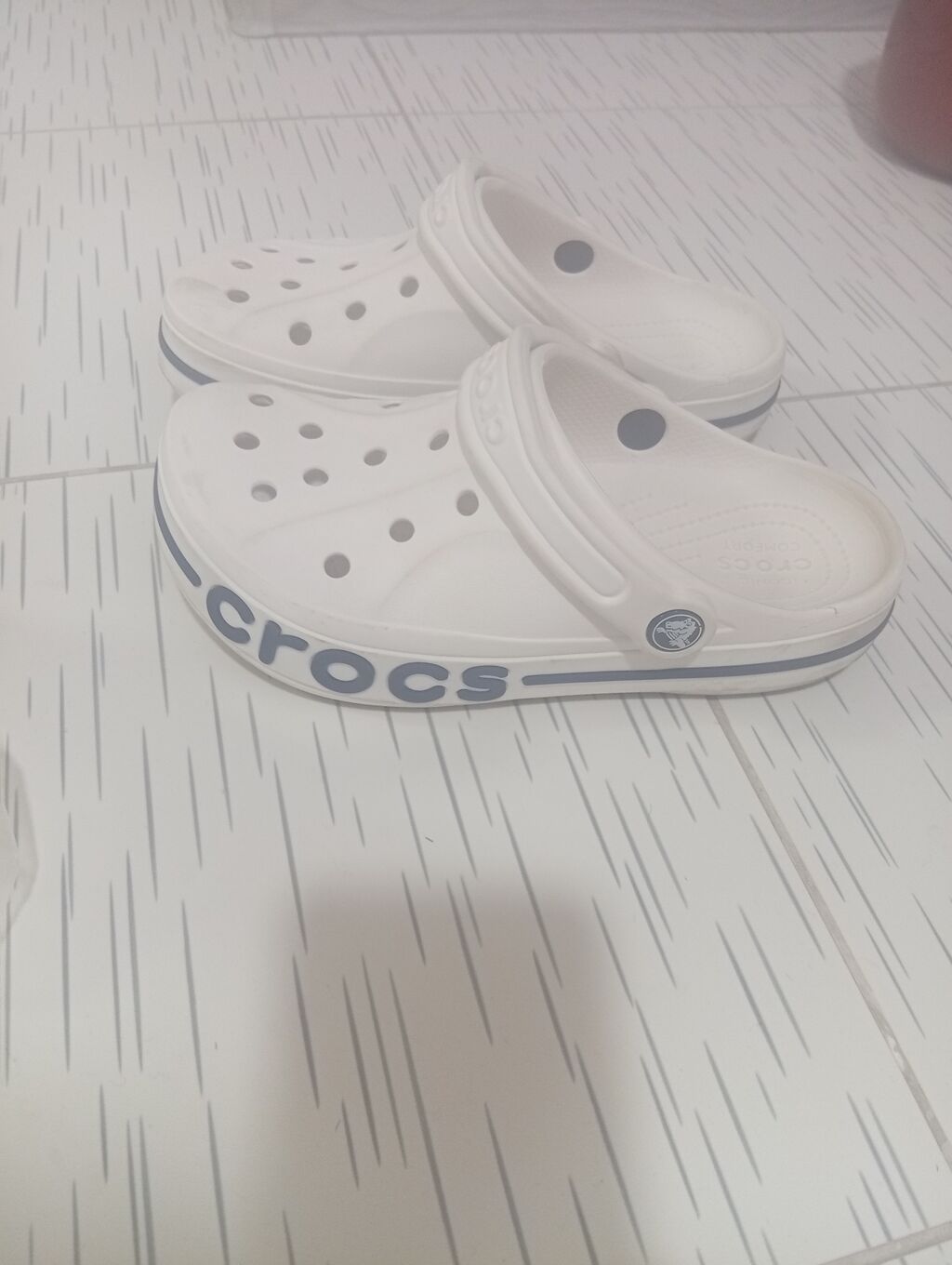 Crocs Classic белые сабо - Оригинальный дизайн Crocs Classic с