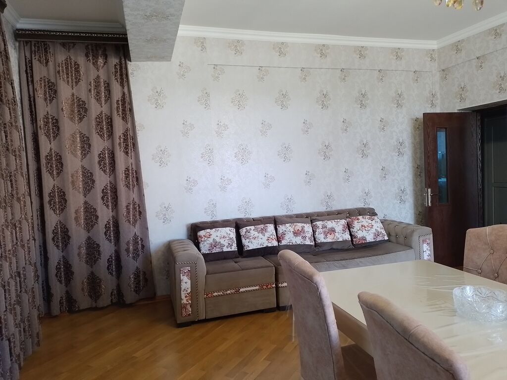 Yasamal, 3 otaqlı, Yeni tikili, m. Elmlər Akademiyası, 130 kv. m