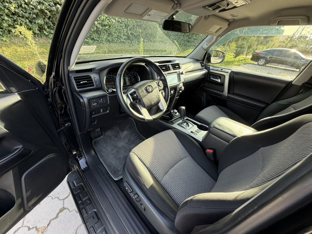 Toyota 4Runner: 2018 г., 4 л, Автомат, Бензин, Внедорожник: фото 8