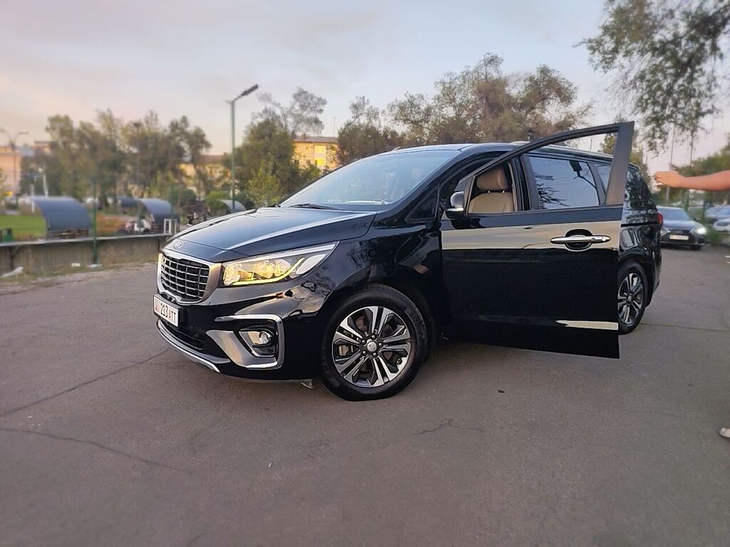 Kia Carnival: 2018 г., 2.2 л, Автомат, Дизель, Минивэн: фото 1