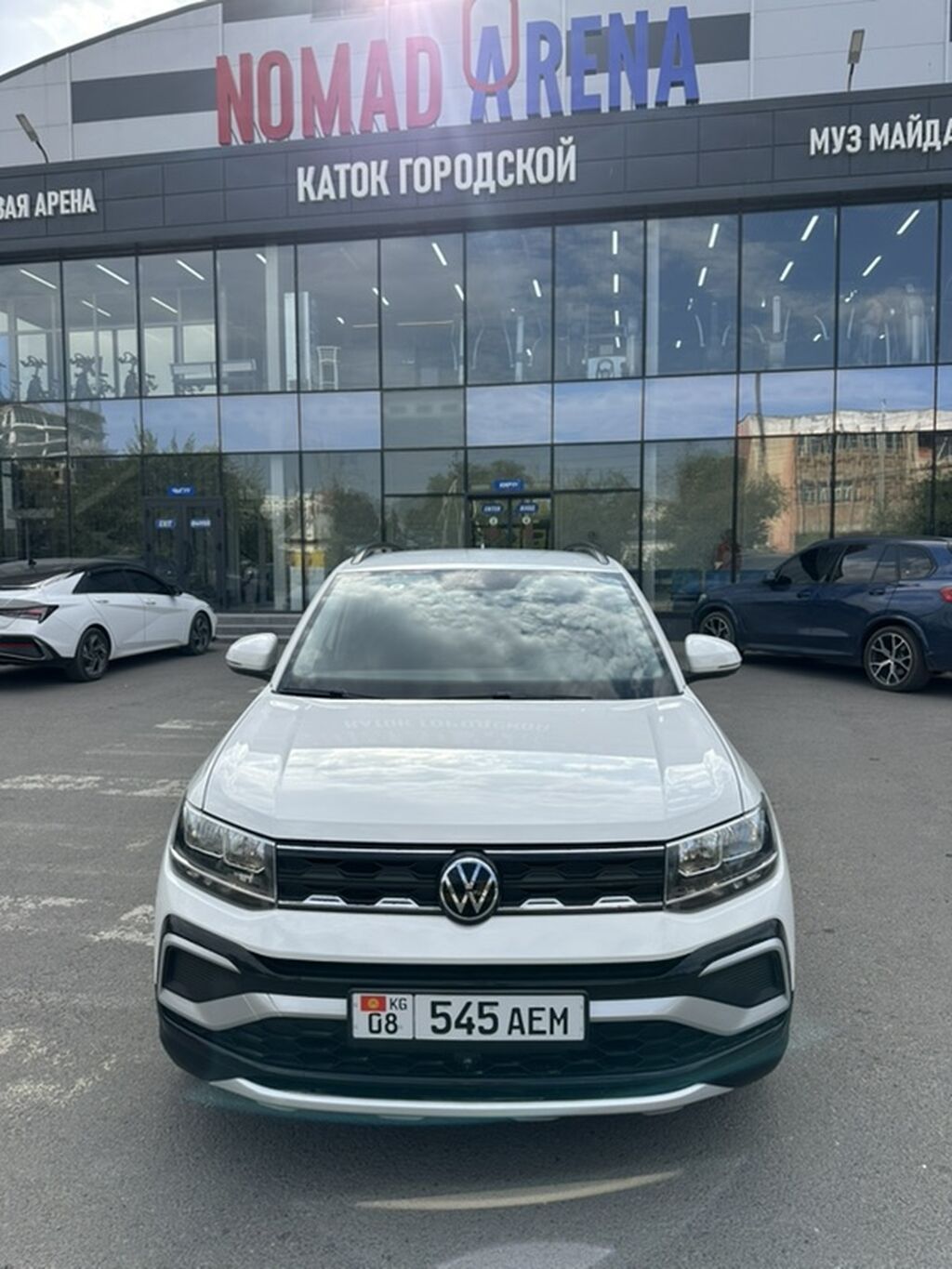 Volkswagen T-Roc: 2023 г., 1.5 л, Робот, Бензин, Кроссовер: фото 2
