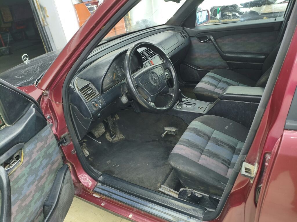 Mercedes-Benz C-Class: 1995 г., 2 л, Автомат, Бензин, Седан: фото 4