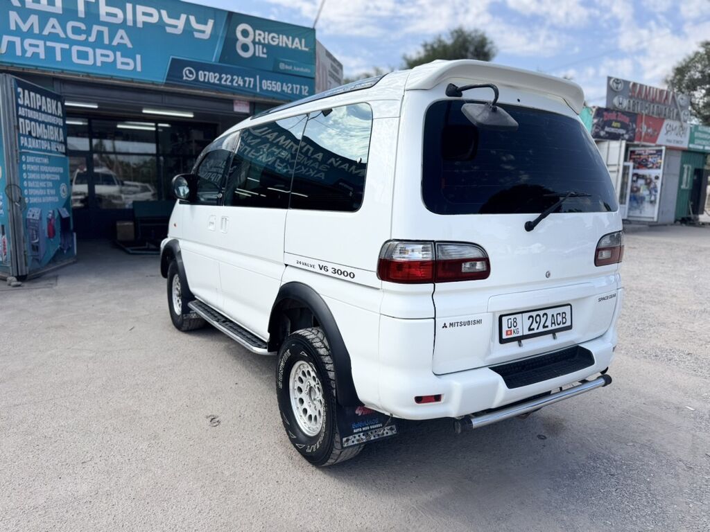 Mitsubishi Space Gear: 1997 г., 3 л, Автомат, Бензин, Минивэн: фото 3