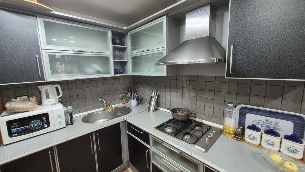 Bakı, Yasamal, 3 otaqlı, Köhnə tikili, m. Elmlər Akademiyası, 65 kv. m