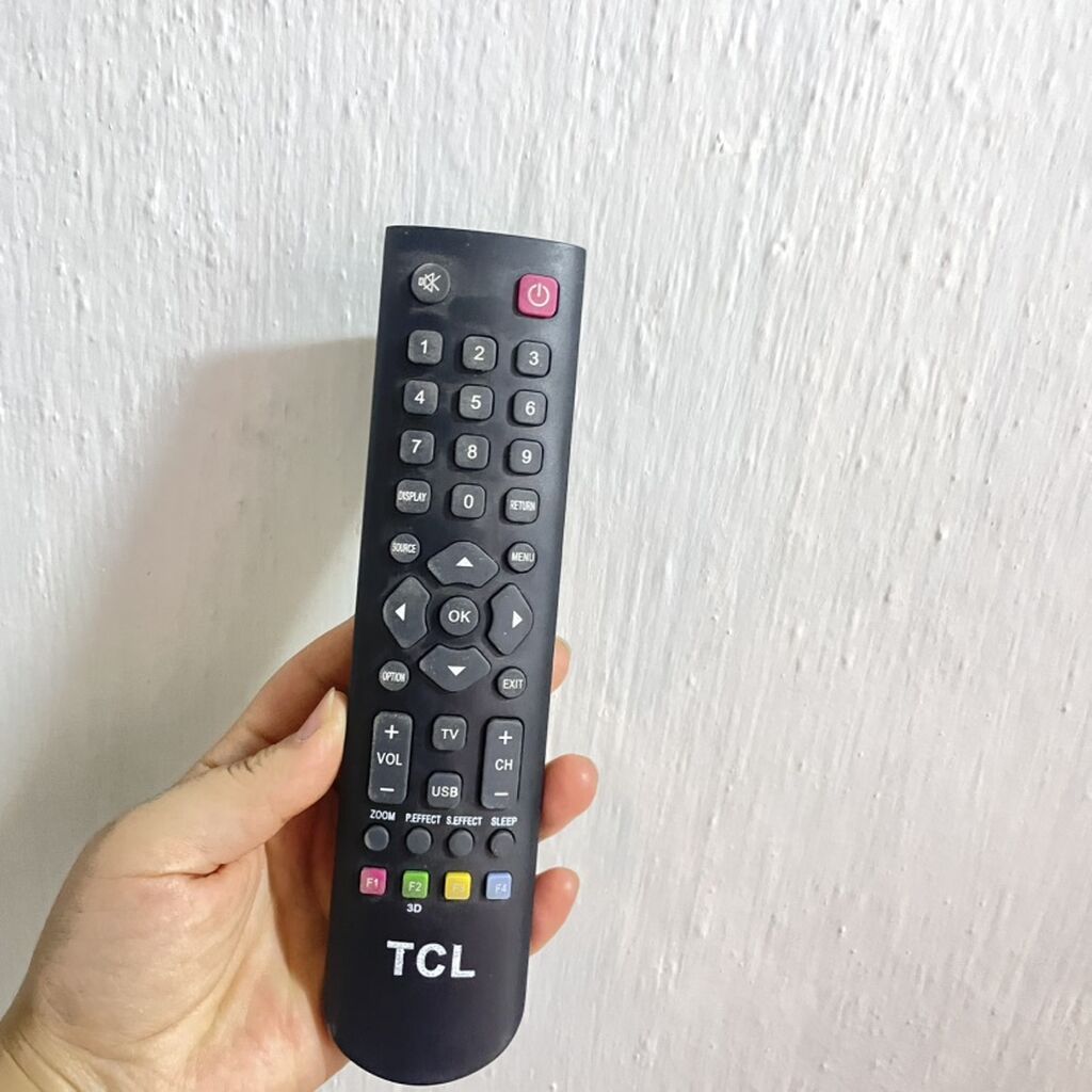 Телевизор TCL, диагональ около 32–40". Плоская LED‑панель: фото 5