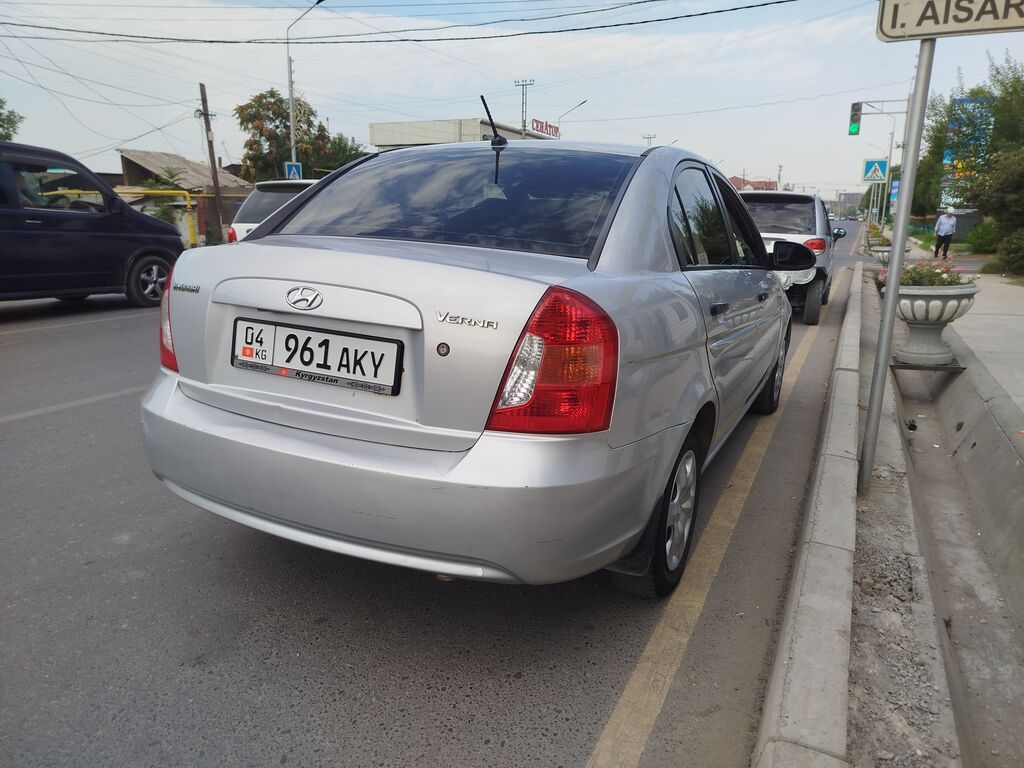 Hyundai Verna: 2008 г., 1.4 л, Механика, Бензин, Седан: фото 4
