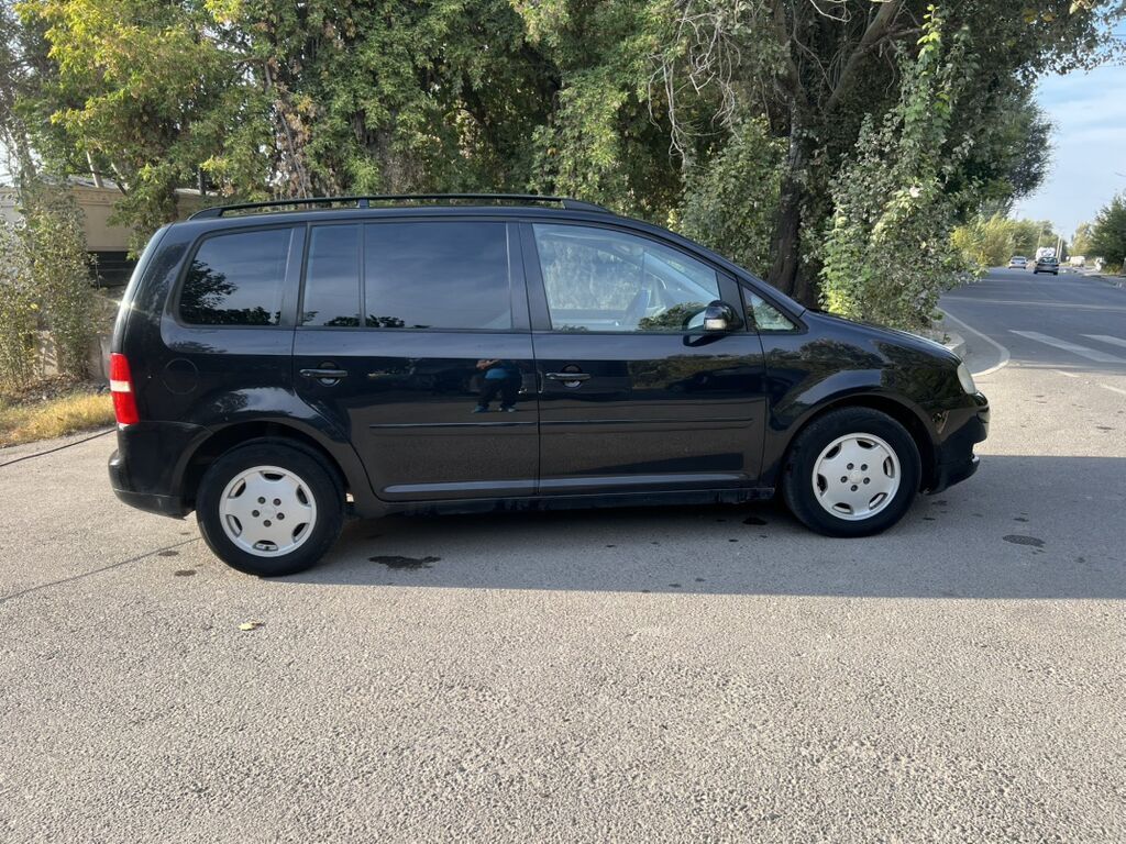 Volkswagen Touran: 2003 г., 2 л, Механика, Дизель, Минивэн: фото 2